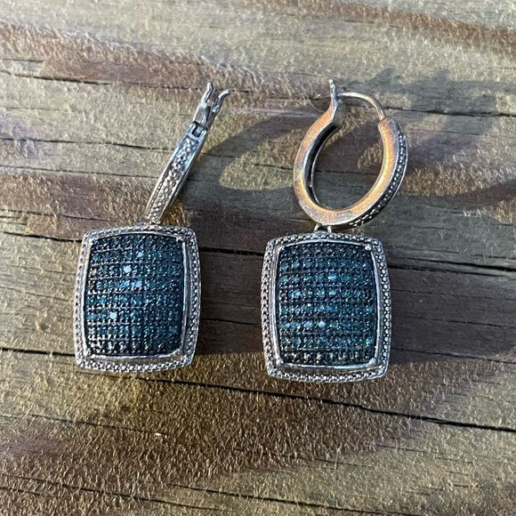 Diamond Blue Pompadour Rhodium over SS. Beautiful earrings - Picture 6 of 6